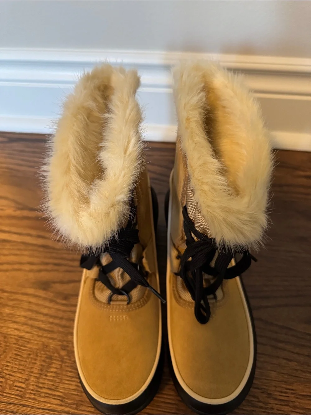 Sorel Women's Tan and Black Faux-Fur Winter Lace-Up Boots